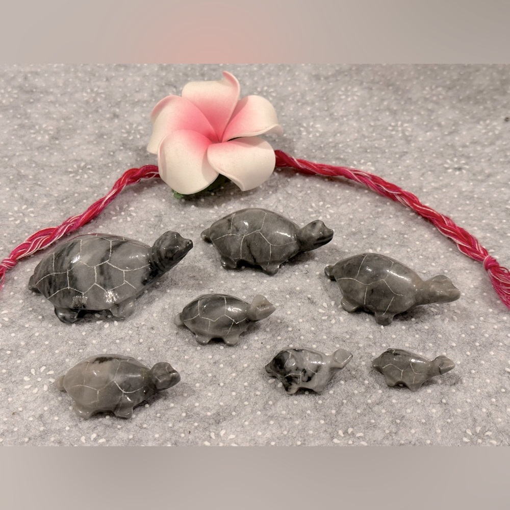 7 VINTAGE HAND CARVED ONYX STONE  MADE IN MEXICO TURTLE GREY (00200)